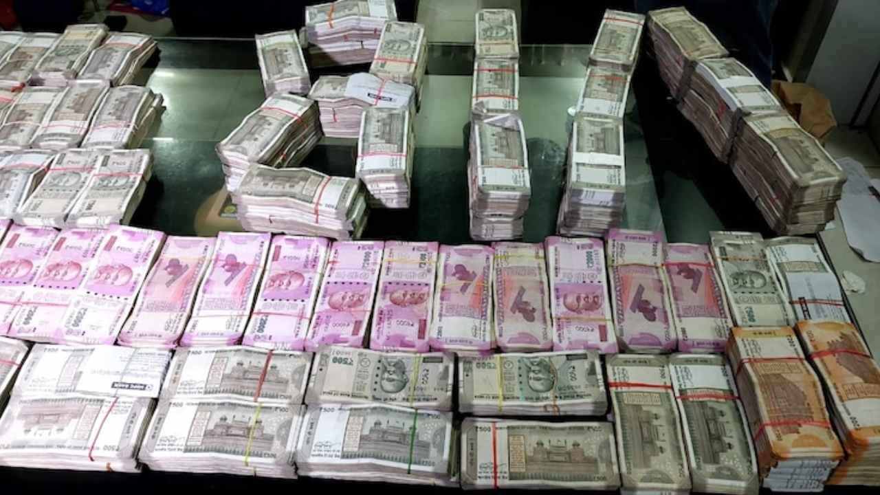 Bihar: బిహార్లో విజిలెన్స్ అధికారుల తనిఖీలు.. రూ.4 కోట్ల నగదు స్వాధీనం Bihar: బిహార్లో విజిలెన్స్ అధికారుల తనిఖీలు.. రూ.4 కోట్ల నగదు స్వాధీనం
