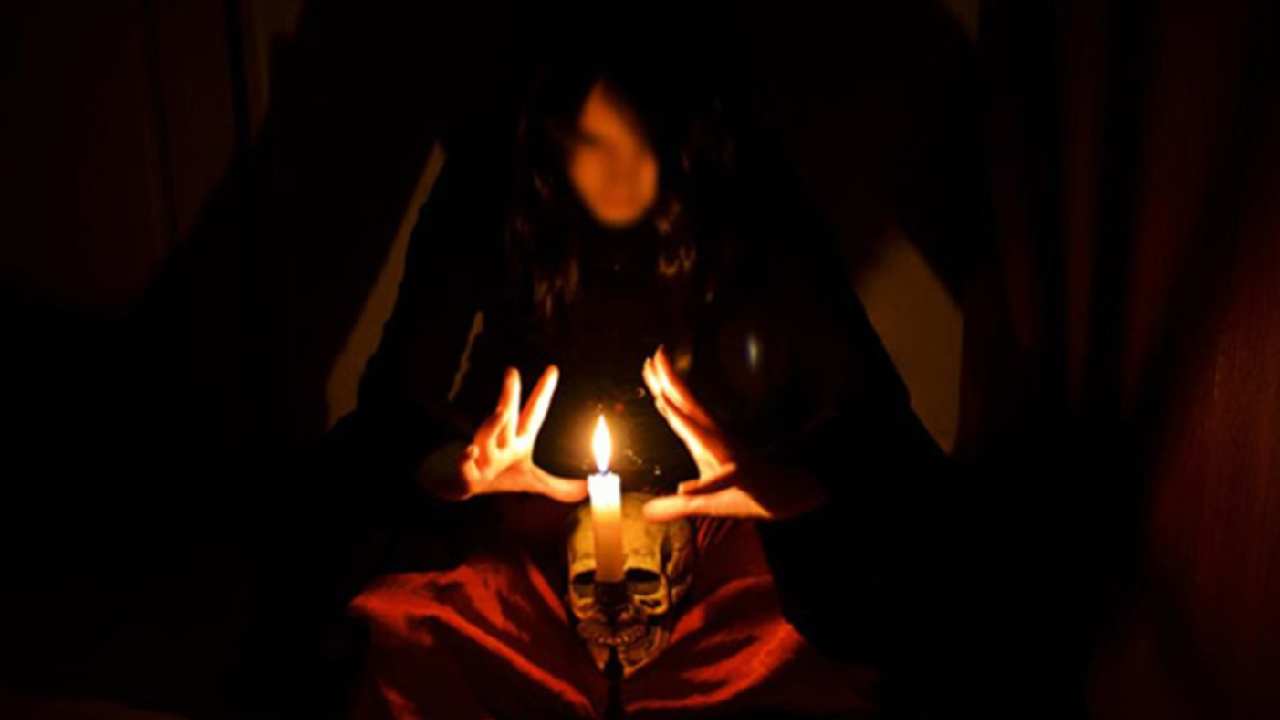 Black Magic: కూతురుకు దెయ్యం పట్టిందని.. కొట్టి చంపిన తల్లిదండ్రులు Black Magic: కూతురుకు దెయ్యం పట్టిందని.. కొట్టి చంపిన తల్లిదండ్రులు