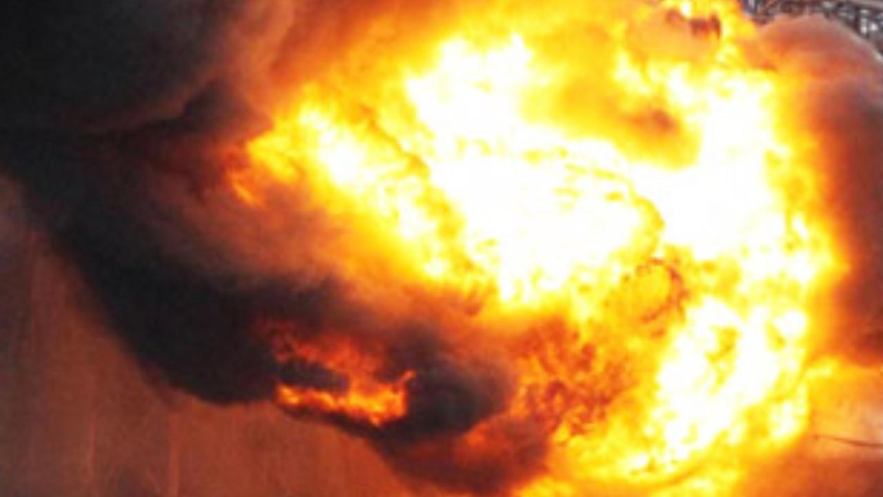 Blast in Sugar Factory : కాకినాడ వాకలపూడి షుగర్ ఫ్యాక్టరీలో పేలుడు..ముగ్గురు మృతి Blast in Sugar Factory : కాకినాడ వాకలపూడి షుగర్ ఫ్యాక్టరీలో పేలుడు..ముగ్గురు మృతి