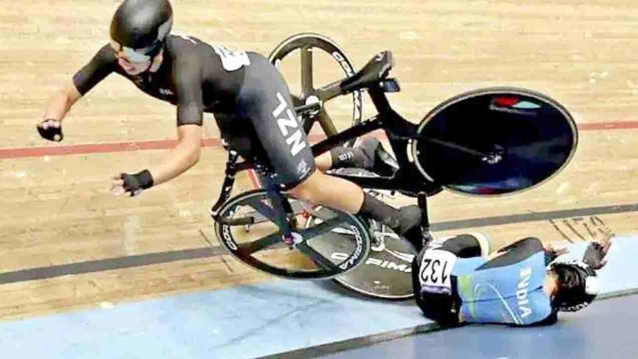 Cyclist Meenakshi: కామన్వెల్త్ గేమ్స్లో గాయపడ్డ భారత సైక్లిస్ట్ .. వీడియో వైరల్ Cyclist Meenakshi: కామన్వెల్త్ గేమ్స్లో గాయపడ్డ భారత సైక్లిస్ట్ .. వీడియో వైరల్