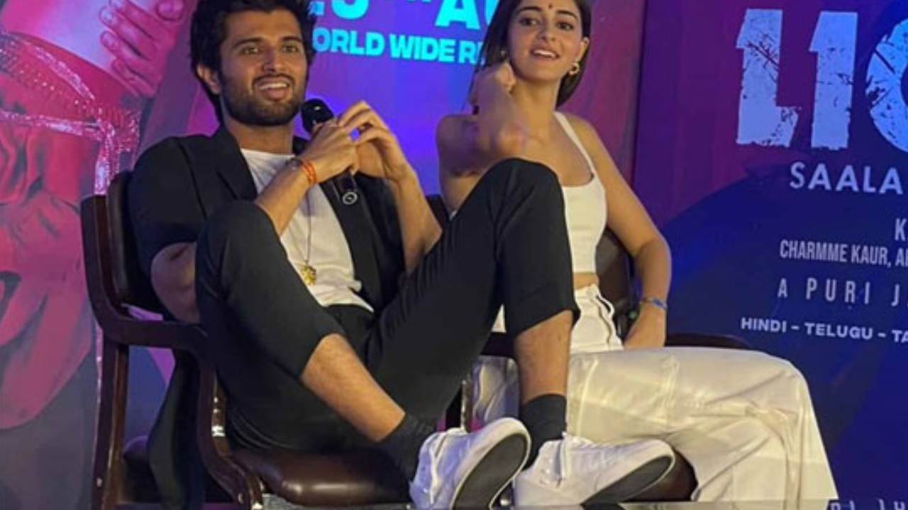 Vijay Devarakonda: ప్రెస్మీట్ వివాదం.. విజయ్ అలా ఎందుకు చేశాడో తెలుసా? Vijay Devarakonda: ప్రెస్మీట్ వివాదం.. విజయ్ అలా ఎందుకు చేశాడో తెలుసా?
