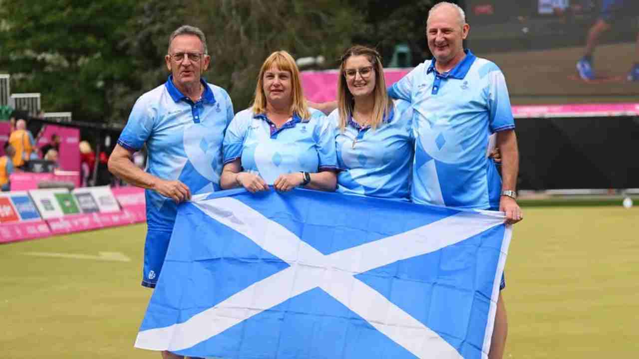 Commonwealth Games 2022: కామన్వెల్త్ గేమ్స్లో సరికొత్త రికార్డు.. స్వర్ణ పతకాన్ని గెలుచుకున్న 75ఏళ్ల వృద్ధుడు Commonwealth Games 2022: కామన్వెల్త్ గేమ్స్లో సరికొత్త రికార్డు.. స్వర్ణ పతకాన్ని గెలుచుకున్న 75ఏళ్ల వృద్ధుడు