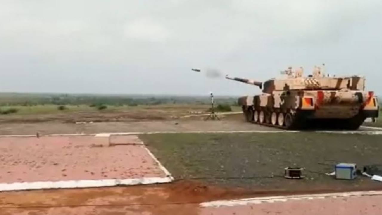 DRDO and Indian Army: లేజర్ గైడెడ్ యాంటీ ట్యాంక్ గైడెడ్ మిస్సైల్స్ విజయవంతంగా ప్రయోగించిన భారత్ DRDO and Indian Army: లేజర్ గైడెడ్ యాంటీ ట్యాంక్ గైడెడ్ మిస్సైల్స్ విజయవంతంగా ప్రయోగించిన భారత్