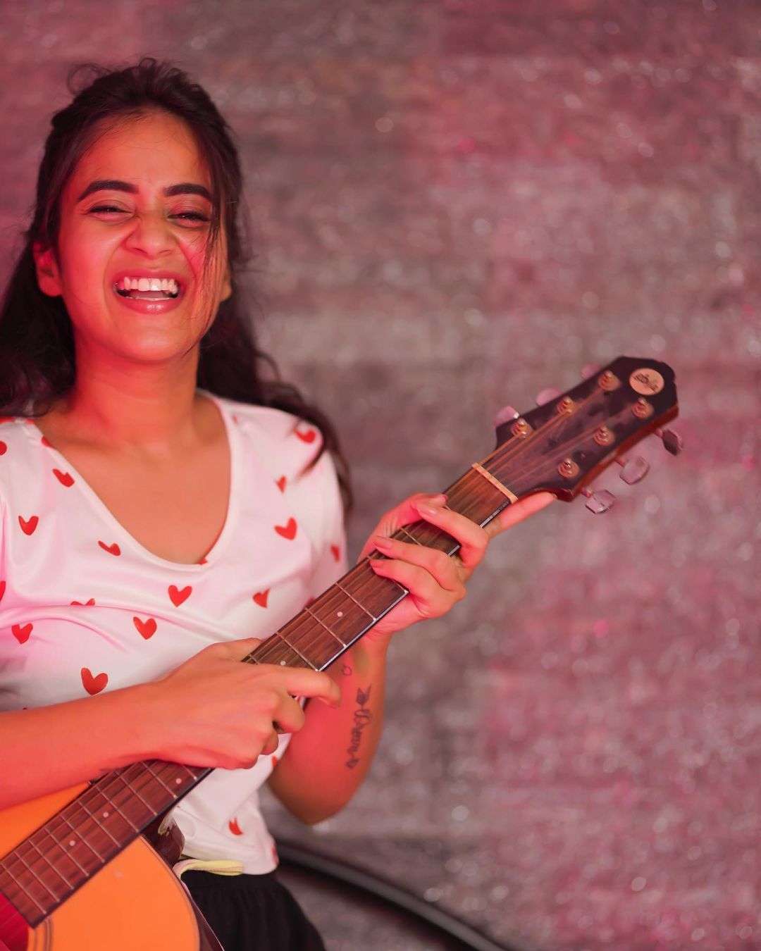Deepthi Sunaina Latest Photoshoot in short Nikkar with Guitar