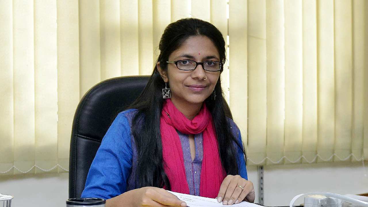 Delhi Commission for Women: అత్యాచార ఘటనపై మహిళా కమిషన్ సీరియస్.. ఢిల్లీ పోలీసులకు నోటీసులు జారీ Delhi Commission for Women: అత్యాచార ఘటనపై మహిళా కమిషన్ సీరియస్.. ఢిల్లీ పోలీసులకు నోటీసులు జారీ