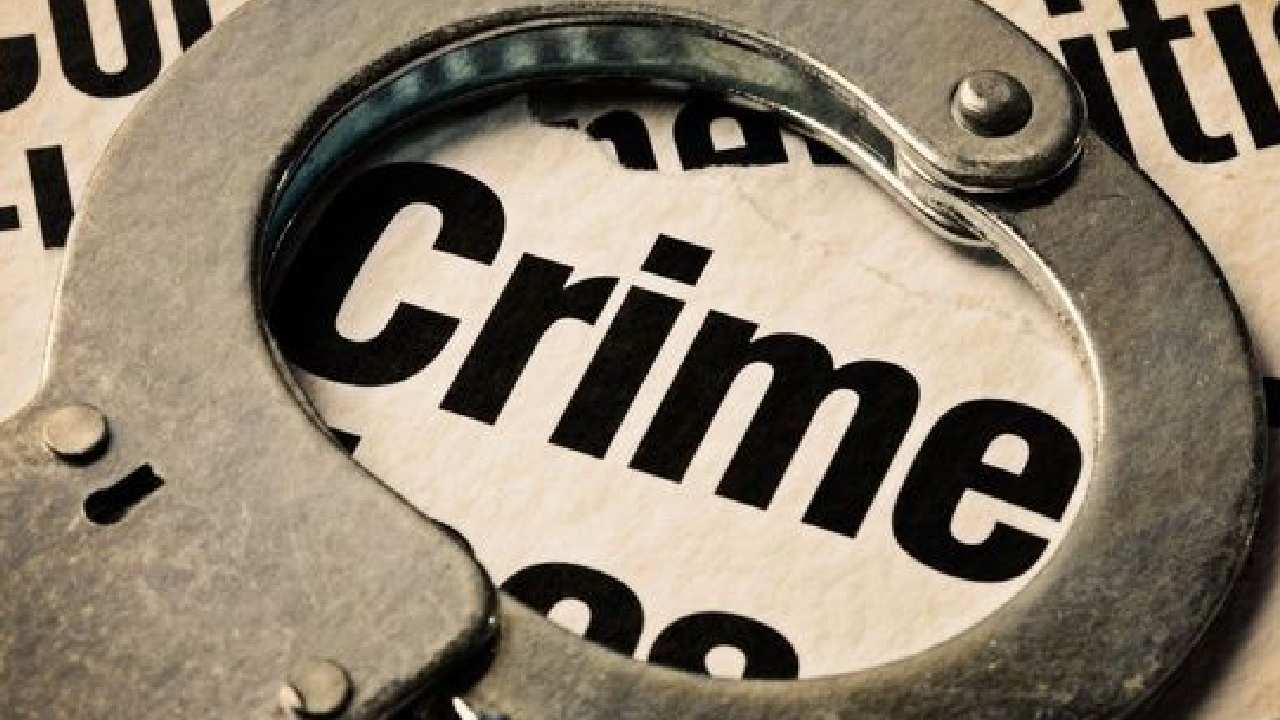Delhi: బాలీవుడ్ మూవీ స్ఫూర్తితో దోపిడీ.. ముంబై పోలీసులమని చెప్పుకొని ఢిల్లీలో మోసం Delhi: బాలీవుడ్ మూవీ స్ఫూర్తితో దోపిడీ.. ముంబై పోలీసులమని చెప్పుకొని ఢిల్లీలో మోసం