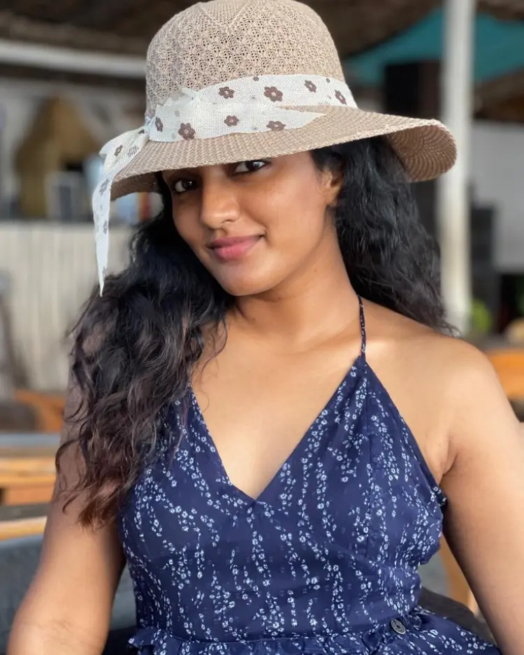 Eesha Rebba Looks Stunning