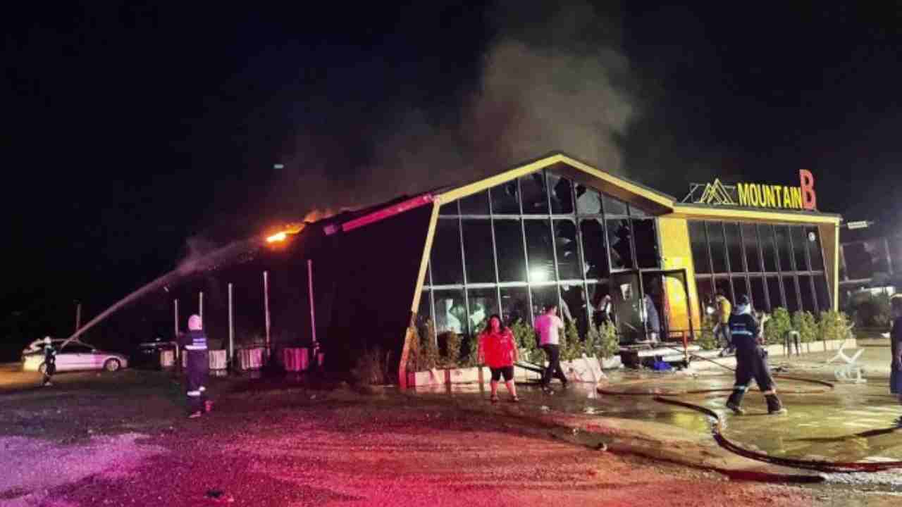 Fire Incident In Thailand: థాయ్లాండ్ క్లబ్లో భారీ అగ్ని ప్రమాదం.. 13 మంది సజీవదహనం Fire Incident In Thailand: థాయ్లాండ్ క్లబ్లో భారీ అగ్ని ప్రమాదం.. 13 మంది సజీవదహనం