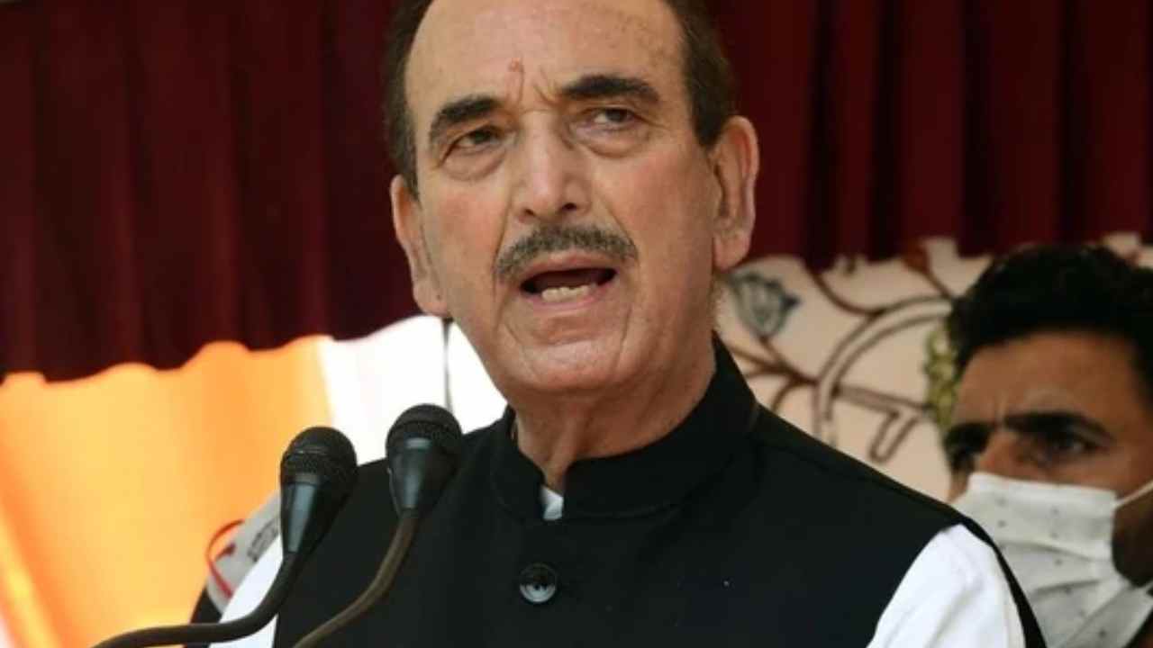 Ghulam Nabi Azad: కాంగ్రెస్కు షాకిస్తున్న నేతలు.. ఆజాద్ బాటలో మరికొందరు .. Ghulam Nabi Azad: కాంగ్రెస్కు షాకిస్తున్న నేతలు.. ఆజాద్ బాటలో మరికొందరు ..