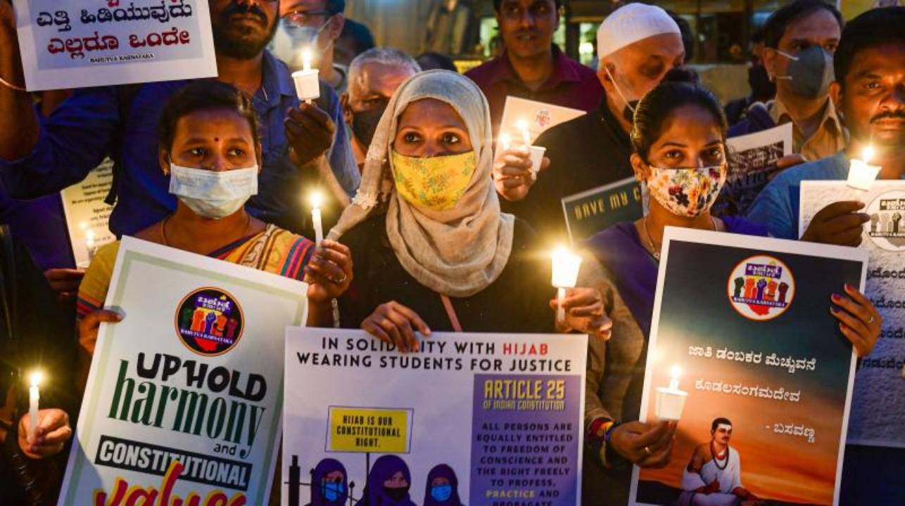 Hijab Ban: కర్ణాటక హైకోర్టు ఉత్తర్వుపై సుప్రీం విచారణ Hijab Ban: కర్ణాటక హైకోర్టు ఉత్తర్వుపై సుప్రీం విచారణ