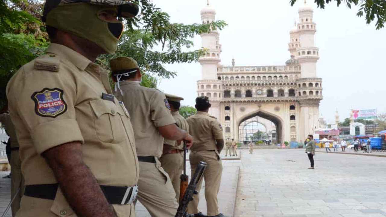 75th Independence Day: ఇంటెలిజెన్స్ హెచ్చరికలు.. భాగ్యనగరంలో పటిష్ట బందోబస్తు.. 75th Independence Day: ఇంటెలిజెన్స్ హెచ్చరికలు.. భాగ్యనగరంలో పటిష్ట బందోబస్తు..