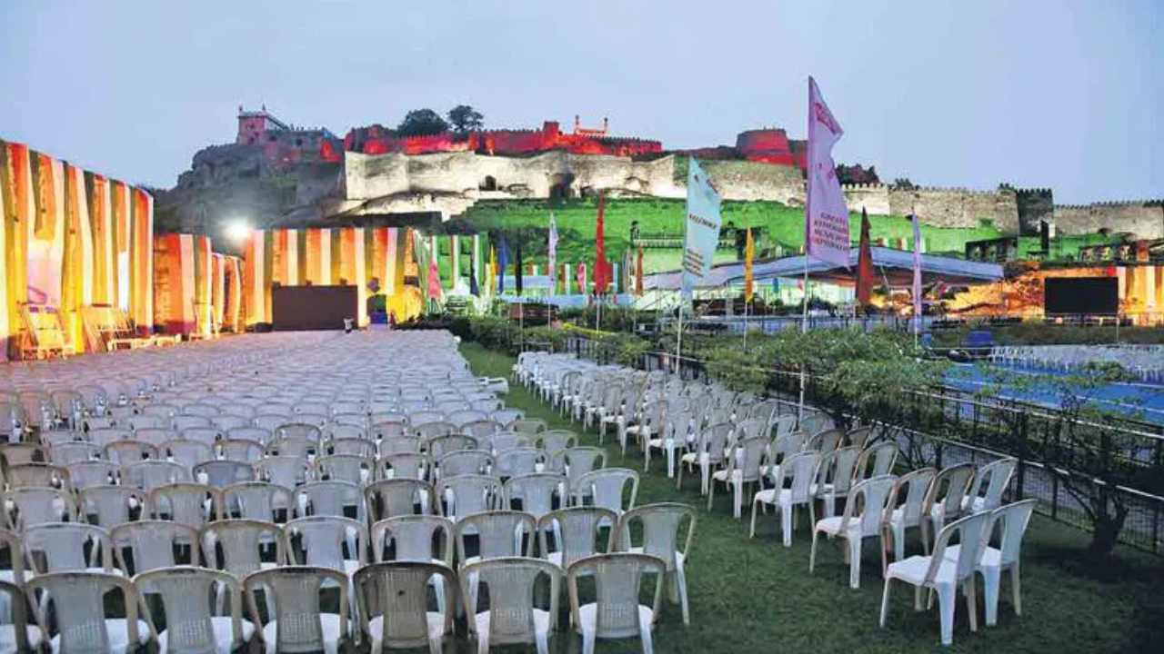 Independence Day Celebrations: వజ్రోత్సవ వేడుకకు సిద్ధమైన గోల్కొండ.. జాతీయ పతాకావిష్కరణ చేయనున్న సీఎం కేసీఆర్ .. Independence Day Celebrations: వజ్రోత్సవ వేడుకకు సిద్ధమైన గోల్కొండ.. జాతీయ పతాకావిష్కరణ చేయనున్న సీఎం కేసీఆర్ ..