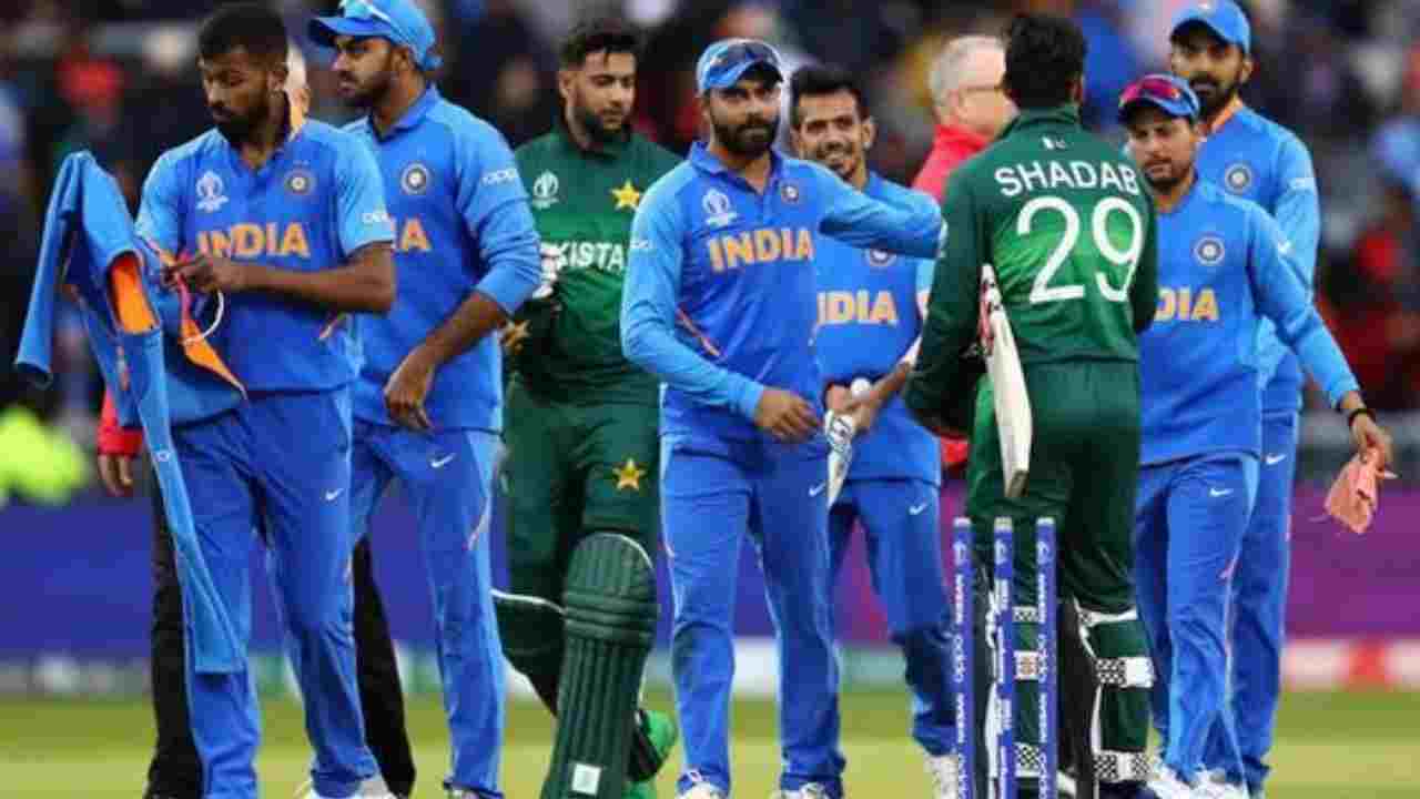 Asia Cup 2022: పాక్ జట్టుకు అంత సీన్ లేదు.. దాయాదుల పోరులో టీమిండియాదే విజయమన్న పాక్ మాజీ క్రికెటర్ Asia Cup 2022: పాక్ జట్టుకు అంత సీన్ లేదు.. దాయాదుల పోరులో టీమిండియాదే విజయమన్న పాక్ మాజీ క్రికెటర్