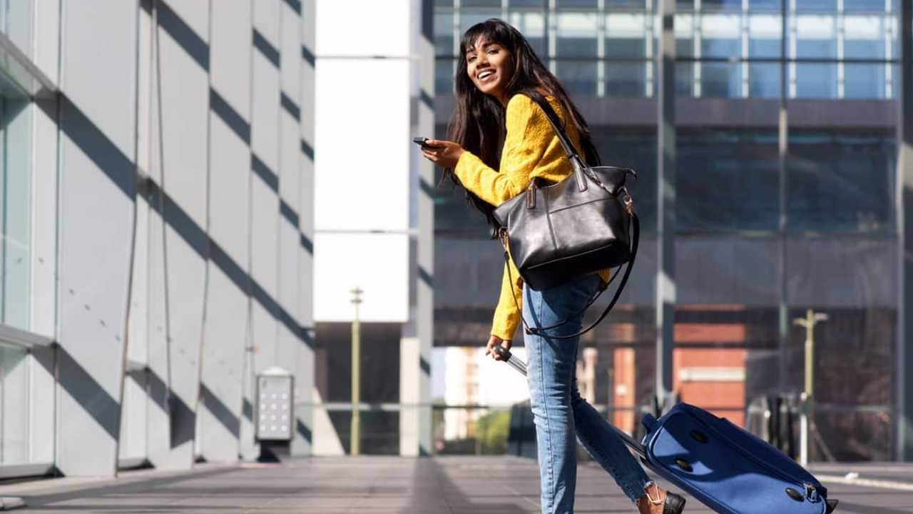 Indians Went Abroad: ఉపాధి కోసం రెండున్నరేళ్లలో విదేశాలకు 28 లక్షల మంది Indians Went Abroad: ఉపాధి కోసం రెండున్నరేళ్లలో విదేశాలకు 28 లక్షల మంది