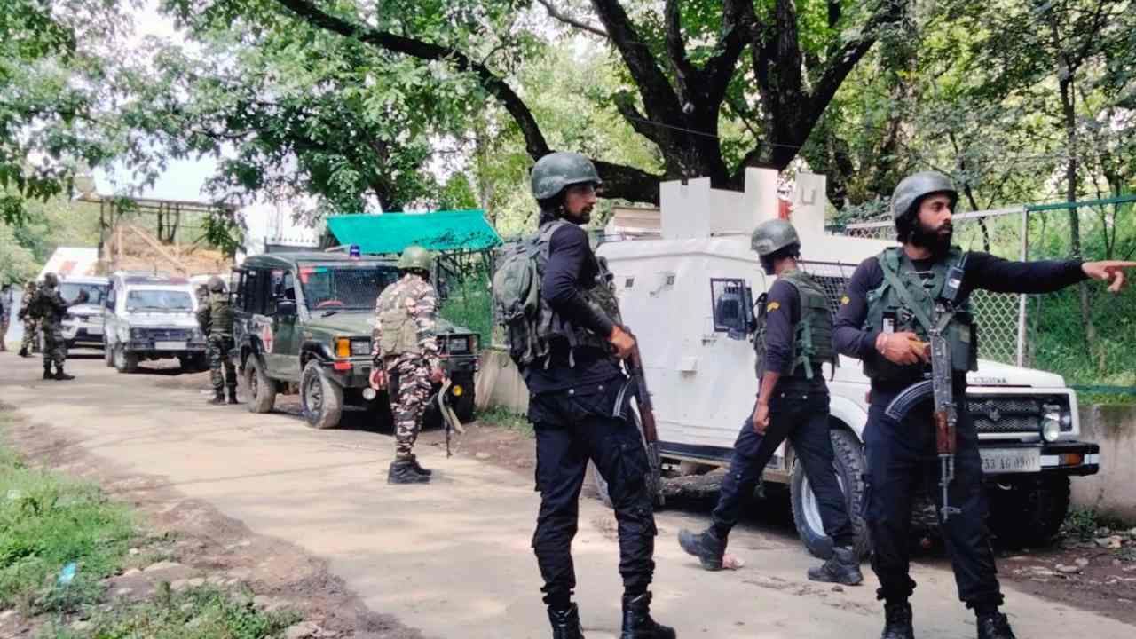 Jammu And Kashmir: జమ్ము-కాశ్మీర్లో ఉగ్రదాడి.. బిహార్ కూలీ మృతి Jammu And Kashmir: జమ్ము-కాశ్మీర్లో ఉగ్రదాడి.. బిహార్ కూలీ మృతి