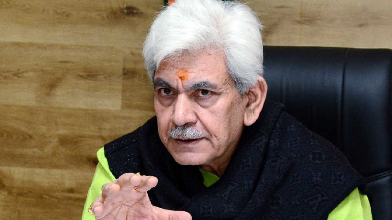 Jammu and Kashmir: తీవ్రవాదులతో లింకులు… నలుగురు ఉద్యోగుల తొలగింపు Jammu and Kashmir: తీవ్రవాదులతో లింకులు… నలుగురు ఉద్యోగుల తొలగింపు