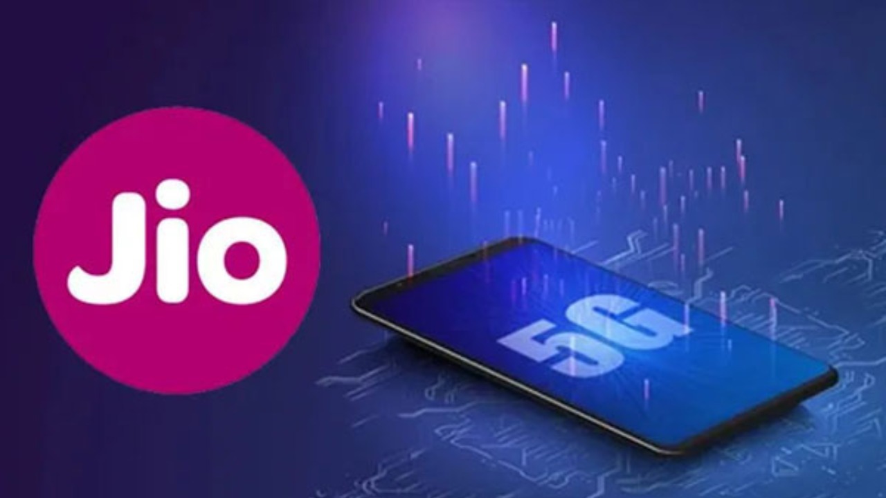 Jio 5G Phone Launch : రిలయన్స్ జియో 5G ఫోన్ వస్తోంది.. లాంచ్ ఎప్పుడు? ఫీచర్లు, ధర ఎంత ఉండొచ్చుంటే? Jio 5G Phone Launch : రిలయన్స్ జియో 5G ఫోన్ వస్తోంది.. లాంచ్ ఎప్పుడు? ఫీచర్లు, ధర ఎంత ఉండొచ్చుంటే?