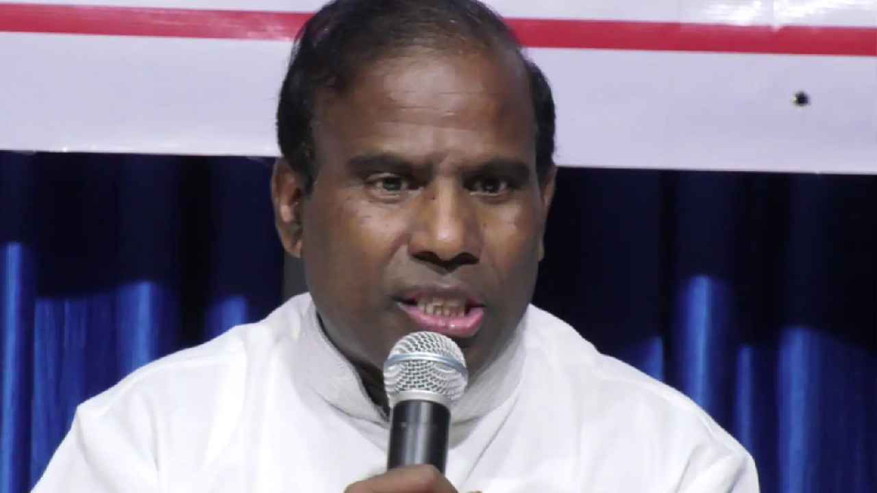 KA Paul : పోలీసుల నిర్బంధంలో కేఏ పాల్.. పద్మావతి మహిళా యూనివర్సిటీలో హంగామా KA Paul : పోలీసుల నిర్బంధంలో కేఏ పాల్.. పద్మావతి మహిళా యూనివర్సిటీలో హంగామా