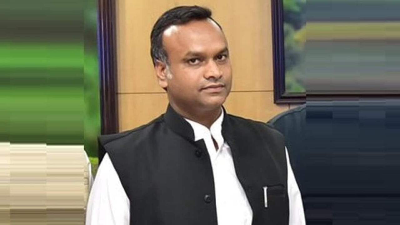 Karnataka: అధికారులతో గడిపితేనే మహిళలకు ప్రభుత్వ ఉద్యోగాలు.. కర్ణాటక ప్రభుత్వంపై కాంగ్రెస్ నేత ఆరోపణ Karnataka: అధికారులతో గడిపితేనే మహిళలకు ప్రభుత్వ ఉద్యోగాలు.. కర్ణాటక ప్రభుత్వంపై కాంగ్రెస్ నేత ఆరోపణ