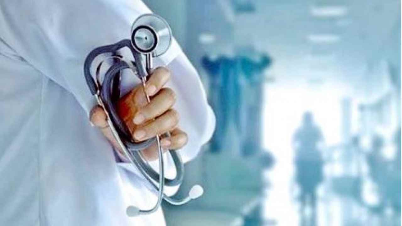 Maharashtra: డాక్టర్ మార్నింగ్ వాక్కు వెళ్లడంతో పేషెంట్ మృతి.. వైద్యురాలిపై చర్యలు Maharashtra: డాక్టర్ మార్నింగ్ వాక్కు వెళ్లడంతో పేషెంట్ మృతి.. వైద్యురాలిపై చర్యలు