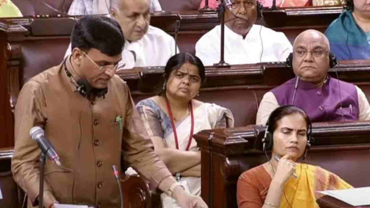 Union Minister Mansukh Mandaviya: మంకీపాక్స్ కొత్త వ్యాధికాదు.. వ్యాప్తి చెందకుండా అన్నిచర్యలు చేపట్టాం Union Minister Mansukh Mandaviya: మంకీపాక్స్ కొత్త వ్యాధికాదు.. వ్యాప్తి చెందకుండా అన్నిచర్యలు చేపట్టాం