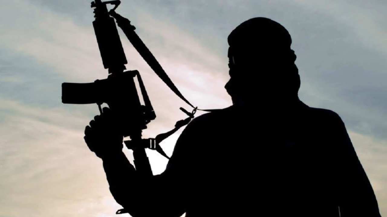 NIA arrests: దేశంలో పేలుళ్లకు కుట్ర.. ఐఎస్ తీవ్రవాద సంస్థ సభ్యుడు అరెస్ట్ NIA arrests: దేశంలో పేలుళ్లకు కుట్ర.. ఐఎస్ తీవ్రవాద సంస్థ సభ్యుడు అరెస్ట్