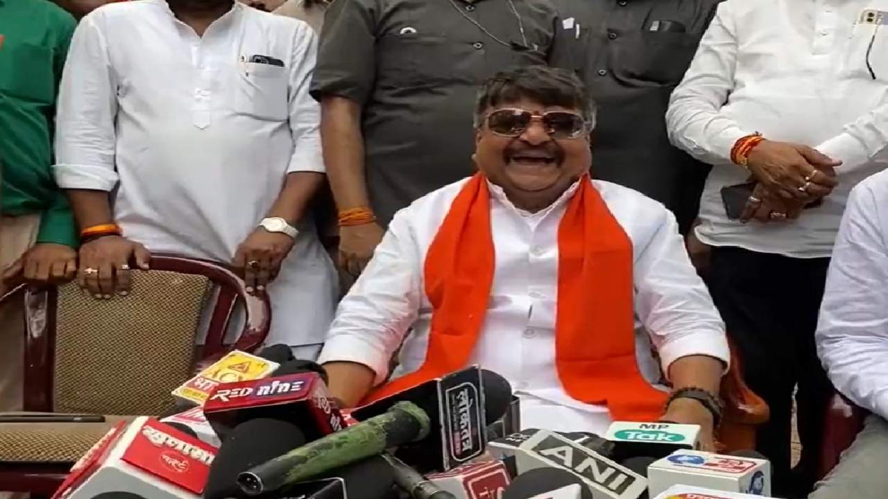 Nitish Kumar: అమ్మాయిలు బాయ్ఫ్రెండ్స్ను మార్చినట్లుగా.. నితీష్ కుమార్పై బీజేపీ ఎమ్మెల్యే వ్యాఖ్యలు Nitish Kumar: అమ్మాయిలు బాయ్ఫ్రెండ్స్ను మార్చినట్లుగా.. నితీష్ కుమార్పై బీజేపీ ఎమ్మెల్యే వ్యాఖ్యలు