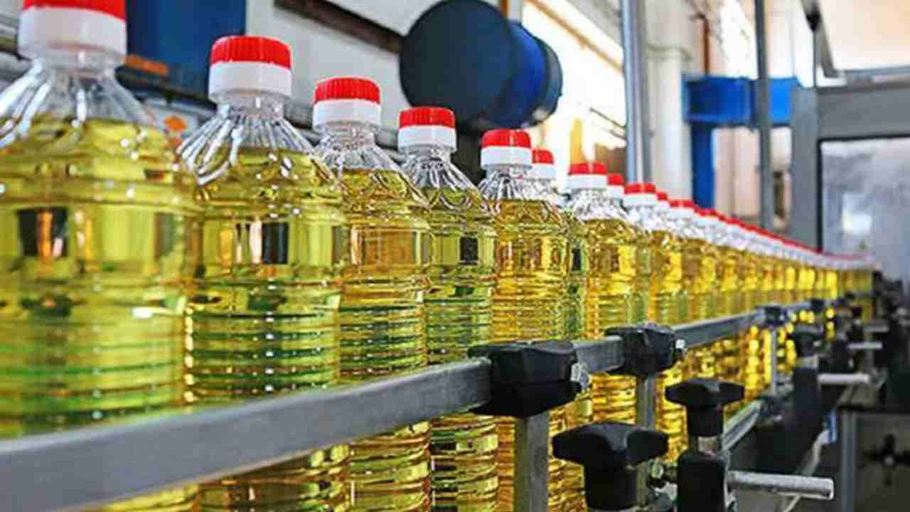 Edible Oil Price: గుడ్న్యూస్.. తగ్గనున్న వంట నూనెల ధరలు.. ఎంతంటే? Edible Oil Price: గుడ్న్యూస్.. తగ్గనున్న వంట నూనెల ధరలు.. ఎంతంటే?