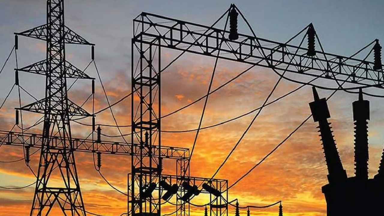 Pakistan power outage: పాక్లోని ఇస్లామాబాద్, లాహోర్, కరాచీ సహా అనేక నగరాల్లో విద్యుత్తు కట్ Pakistan power outage: పాక్లోని ఇస్లామాబాద్, లాహోర్, కరాచీ సహా అనేక నగరాల్లో విద్యుత్తు కట్