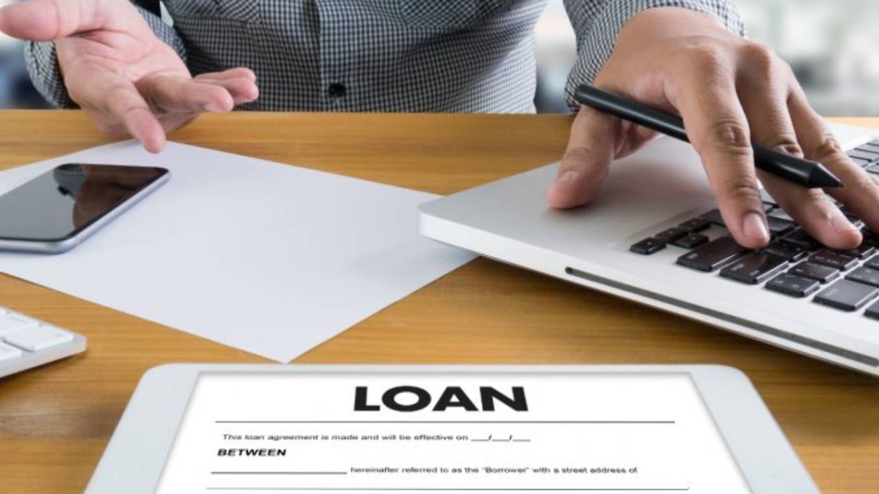 RBI Key Instructions: వారికి రాత్రి 7 దాటితే ఫోన్ చేయొద్దు.. బ్యాంకులు, రుణ సంస్థలకు ఆర్బీఐ కీలక ఆదేశాలు RBI Key Instructions: వారికి రాత్రి 7 దాటితే ఫోన్ చేయొద్దు.. బ్యాంకులు, రుణ సంస్థలకు ఆర్బీఐ కీలక ఆదేశాలు