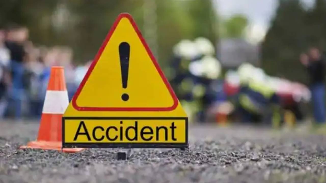 Road Accident In Prakasam District: ప్రకాశం జిల్లాలో ఘోర రోడ్డు ప్రమాదం .. ఐదుగురు మృతి Road Accident In Prakasam District: ప్రకాశం జిల్లాలో ఘోర రోడ్డు ప్రమాదం .. ఐదుగురు మృతి