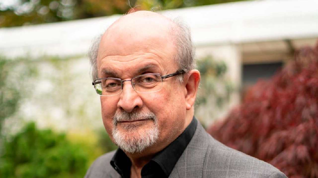 Salman Rushdie: సల్మాన్ రష్దీకి వెంటిలేటర్ తొలగింపు.. నిందితుడిని ప్రశంసించిన ఇరాన్ మీడియా Salman Rushdie: సల్మాన్ రష్దీకి వెంటిలేటర్ తొలగింపు.. నిందితుడిని ప్రశంసించిన ఇరాన్ మీడియా