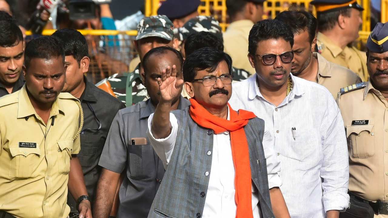 Sanjay Raut: సంజయ్ రౌత్కు ఈ నెల 4 వరకు ఈడీ కస్టడీ.. ముంబై స్పెషల్ కోర్టు ఆదేశం Sanjay Raut: సంజయ్ రౌత్కు ఈ నెల 4 వరకు ఈడీ కస్టడీ.. ముంబై స్పెషల్ కోర్టు ఆదేశం