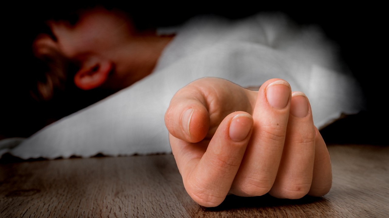 Sisters Suicide: అన్న తిట్టాడని విషం తాగి చెల్లెళ్ల ఆత్మహత్య Sisters Suicide: అన్న తిట్టాడని విషం తాగి చెల్లెళ్ల ఆత్మహత్య