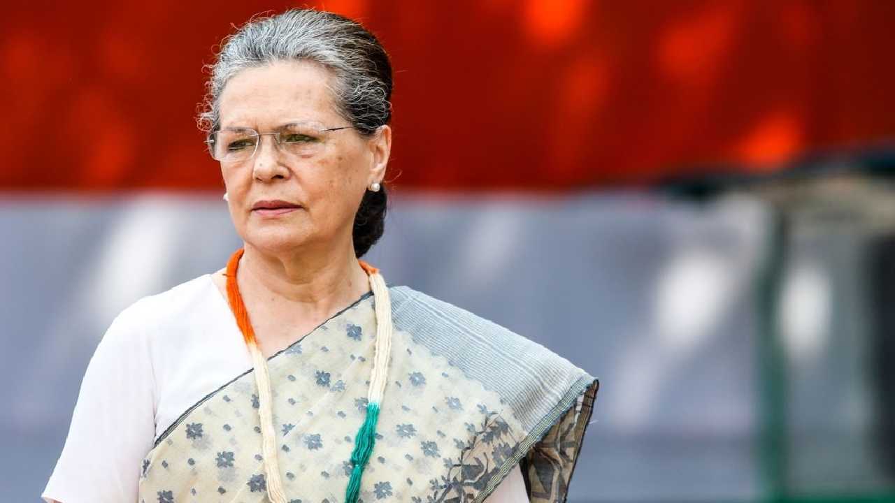 Sonia Gandhi to travel abroad: రాహుల్, ప్రియాంకతో కలిసి విదేశాలకు వెళ్ళనున్న సోనియా గాంధీ Sonia Gandhi to travel abroad: రాహుల్, ప్రియాంకతో కలిసి విదేశాలకు వెళ్ళనున్న సోనియా గాంధీ