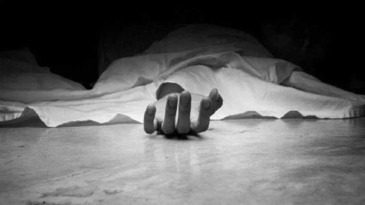 Surat: బలవంతంగా బీఫ్ తినిపించిన భార్య, బావమరిది.. భర్త ఆత్మహత్య Surat: బలవంతంగా బీఫ్ తినిపించిన భార్య, బావమరిది.. భర్త ఆత్మహత్య