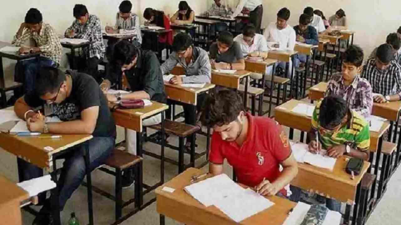 TS EAMCET: తెలంగాణ ఎంసెట్, ఈసెట్ ఫలితాలు విడుదల.. ఏపీ విద్యార్థినికి మొదటి ర్యాంకు TS EAMCET: తెలంగాణ ఎంసెట్, ఈసెట్ ఫలితాలు విడుదల.. ఏపీ విద్యార్థినికి మొదటి ర్యాంకు