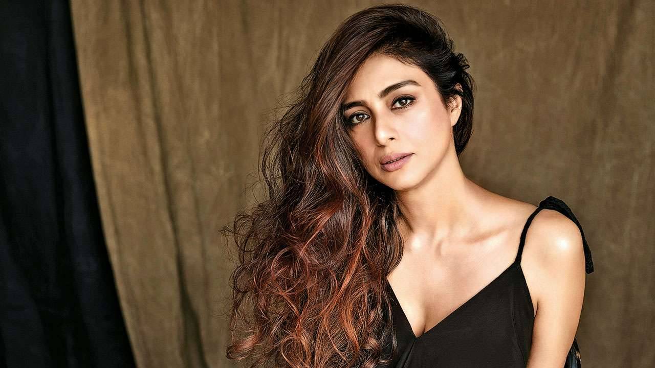 Tabu : ట్రక్ అద్దాలు పగిలి గాజుముక్కలు గుచ్చుకొని.. షూటింగ్ లో టబుకి గాయాలు.. Tabu : ట్రక్ అద్దాలు పగిలి గాజుముక్కలు గుచ్చుకొని.. షూటింగ్ లో టబుకి గాయాలు..