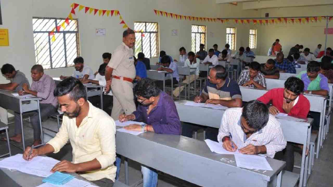 Constable Exams : తెలంగాణ పోలీసు కానిస్టేబుల్ పరీక్షలు వారం రోజులు వాయిదా Constable Exams : తెలంగాణ పోలీసు కానిస్టేబుల్ పరీక్షలు వారం రోజులు వాయిదా