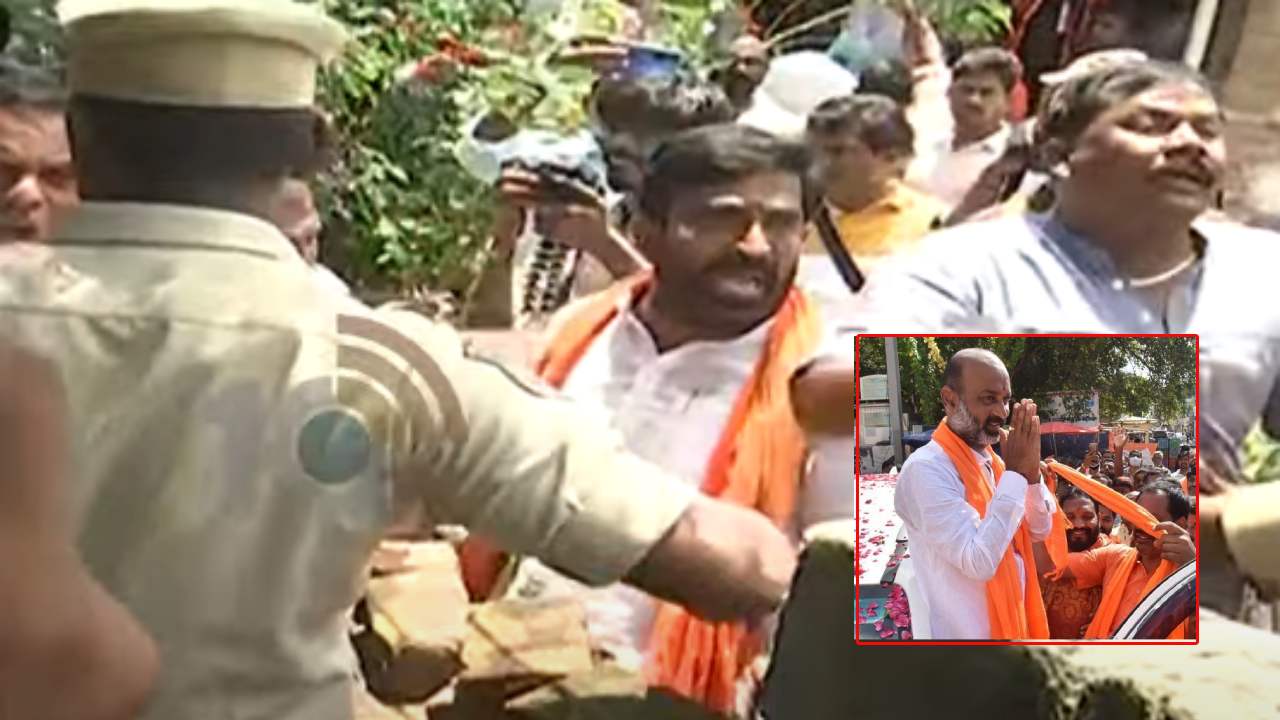 Bandi Sanjay padayatra : యువకుడిపై బీజేపీ కార్యకర్తల దాడి..బండి సంజయ్ పాదయాత్రలో మరోసారి ఉద్రిక్తత.. Bandi Sanjay padayatra : యువకుడిపై బీజేపీ కార్యకర్తల దాడి..బండి సంజయ్ పాదయాత్రలో మరోసారి ఉద్రిక్తత..