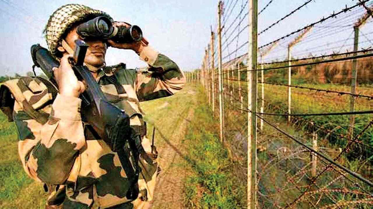 Terrorists killed: భారత్లోకి అక్రమ చొరబాటుకు యత్నం.. ఇద్దరు పాకిస్తానీల కాల్చివేత Terrorists killed: భారత్లోకి అక్రమ చొరబాటుకు యత్నం.. ఇద్దరు పాకిస్తానీల కాల్చివేత