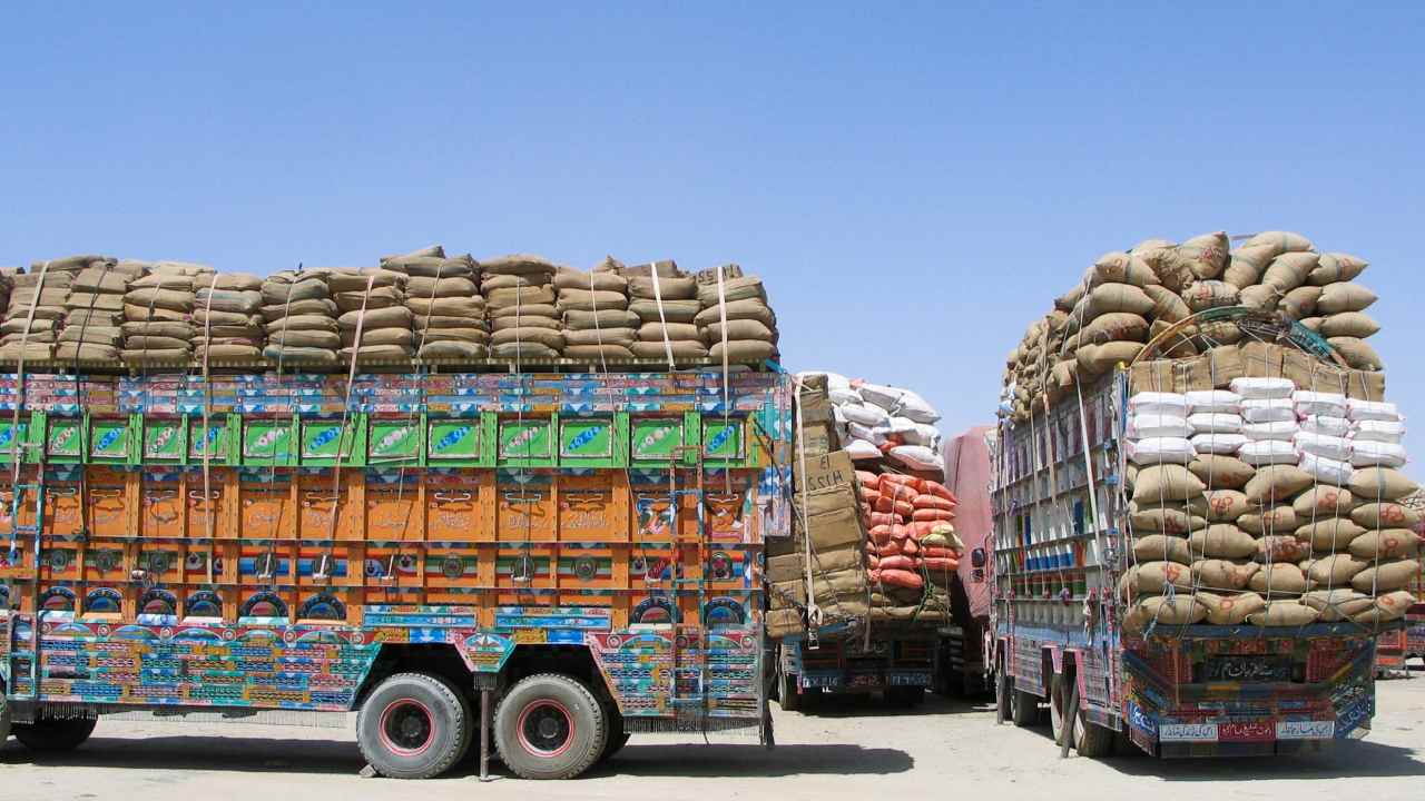 Trade with Pak: సరిహద్దు తీవ్రవాదాన్ని ఆపితేనే పాక్తో వాణిజ్య సంబంధాలు: స్పష్టం చేసిన భారత్ Trade with Pak: సరిహద్దు తీవ్రవాదాన్ని ఆపితేనే పాక్తో వాణిజ్య సంబంధాలు: స్పష్టం చేసిన భారత్