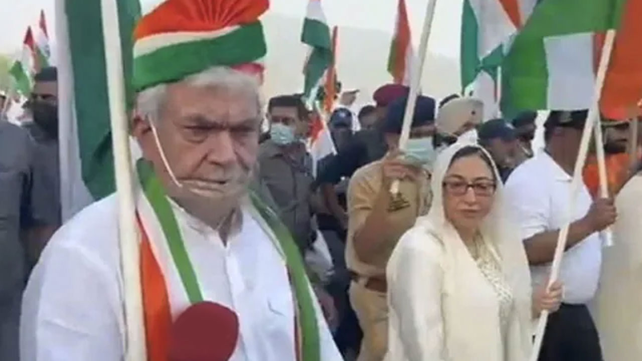 Tiranga Yatra in Kashmir: కశ్మీర్ చరిత్రలో పాక్ జెండాలు: లెఫ్ట్నెంట్ గవర్నర్ మనోజ్ సిన్హా Tiranga Yatra in Kashmir: కశ్మీర్ చరిత్రలో పాక్ జెండాలు: లెఫ్ట్నెంట్ గవర్నర్ మనోజ్ సిన్హా