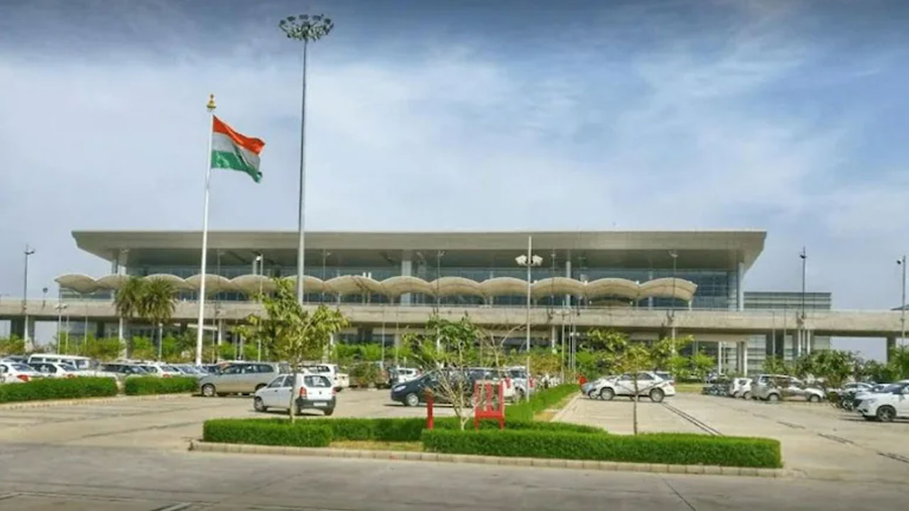 Bhagat Singh International Airport: ఛండీగఢ్ ఎయిర్పోర్ట్కు భగత్ సింగ్ పేరు.. పంజాబ్, హర్యానా రాష్ట్రాల ఉమ్మడి అంగీకారం Bhagat Singh International Airport: ఛండీగఢ్ ఎయిర్పోర్ట్కు భగత్ సింగ్ పేరు.. పంజాబ్, హర్యానా రాష్ట్రాల ఉమ్మడి అంగీకారం