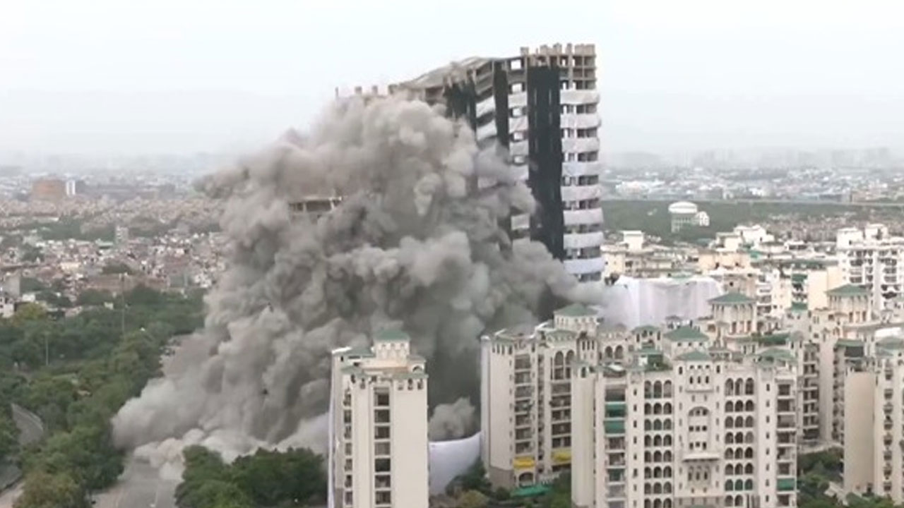 #TwinTowers: నోయిడా ట్విన్ టవర్స్ కూల్చివేతలో 10 కీలక అంశాలు #TwinTowers: నోయిడా ట్విన్ టవర్స్ కూల్చివేతలో 10 కీలక అంశాలు