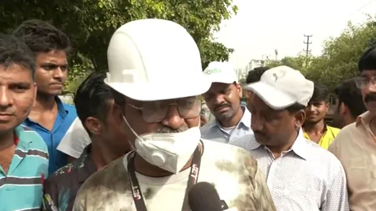 #TwinTowers: ట్విన్ టవర్లు కూల్చేందుకు బటన్ నొక్కుతూ కన్నీళ్లు పెట్టిన అధికారి #TwinTowers: ట్విన్ టవర్లు కూల్చేందుకు బటన్ నొక్కుతూ కన్నీళ్లు పెట్టిన అధికారి