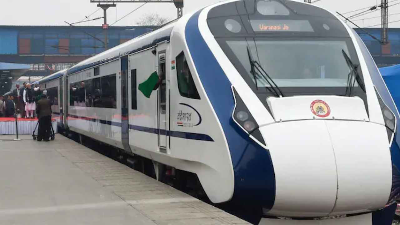 Vande Bharat: వందేభారత్ రెండో ట్రయల్ రన్ పూర్తి.. 180 కి.మీ వేగంతో ప్రయాణం Vande Bharat: వందేభారత్ రెండో ట్రయల్ రన్ పూర్తి.. 180 కి.మీ వేగంతో ప్రయాణం