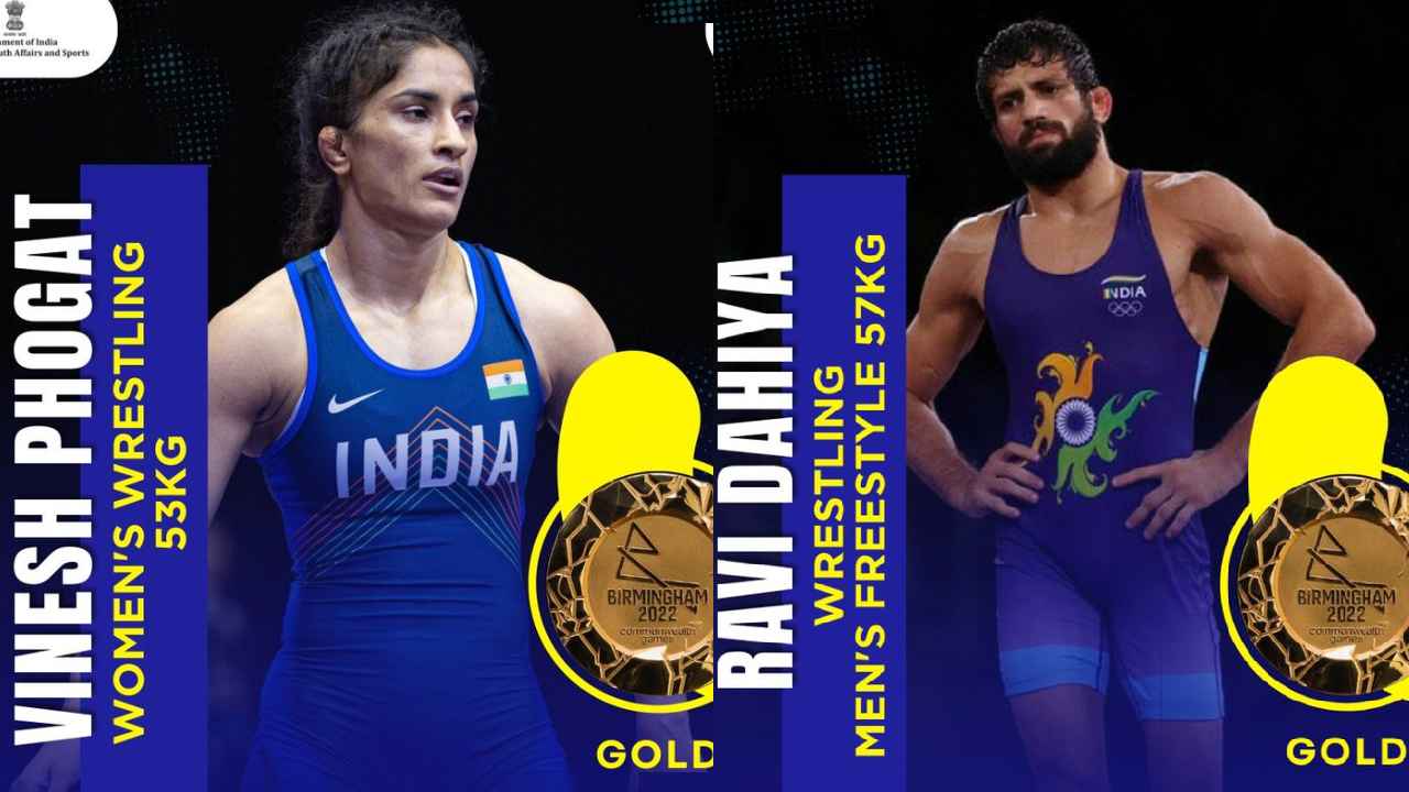 Vinesh Phogat, Ravi Dahiya Win Gold : కామన్వెల్త్ గేమ్స్లో భారత రెజ్లర్ల జోరు.. రెండు బంగారు పతకాలు కైవసం Vinesh Phogat, Ravi Dahiya Win Gold : కామన్వెల్త్ గేమ్స్లో భారత రెజ్లర్ల జోరు.. రెండు బంగారు పతకాలు కైవసం