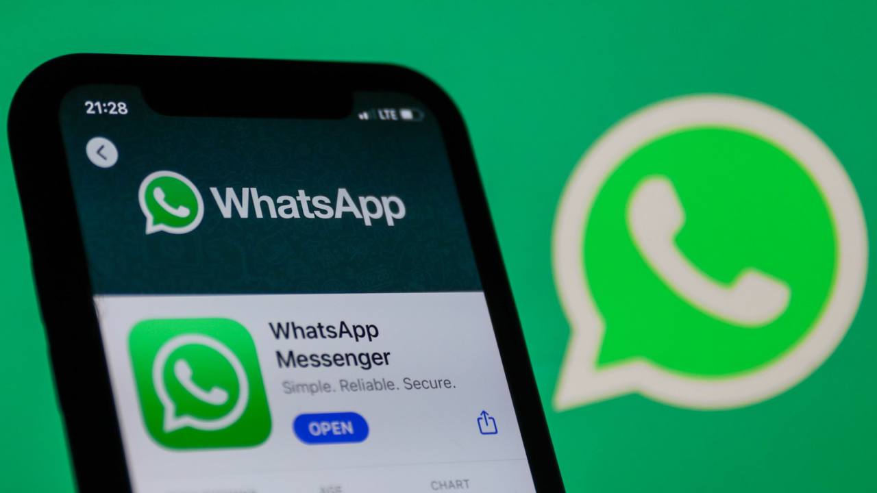 WhatsApp Group Admin: వాట్సాప్లో కొత్త ఫీచర్.. ఎవరి మెసేజ్నైనా అడ్మిన్ డిలీట్ చేసే అవకాశం WhatsApp Group Admin: వాట్సాప్లో కొత్త ఫీచర్.. ఎవరి మెసేజ్నైనా అడ్మిన్ డిలీట్ చేసే అవకాశం