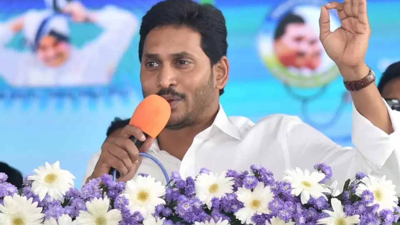 CM YS Jagan: సామాజిక న్యాయంలో సరికొత్త అధ్యయానికి శ్రీకారం చుట్టాం .. వైఎస్ఆర్ నేతన్న నేస్తం నిధులు విడుదల చేసిన జగన్ CM YS Jagan: సామాజిక న్యాయంలో సరికొత్త అధ్యయానికి శ్రీకారం చుట్టాం .. వైఎస్ఆర్ నేతన్న నేస్తం నిధులు విడుదల చేసిన జగన్